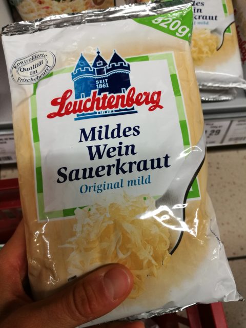 Drauf achten, dass es nicht schon eingekochter, sondern frischer (fermentierter) Sauerkraut ist